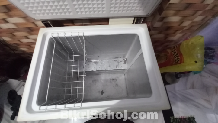 Deep freezer